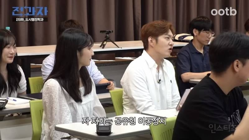 공유 전동킥보드에 쌓인게 많은 듯한 '전과자' 이창섭 | 인스티즈