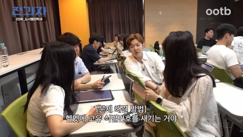 공유 전동킥보드에 쌓인게 많은 듯한 '전과자' 이창섭 | 인스티즈