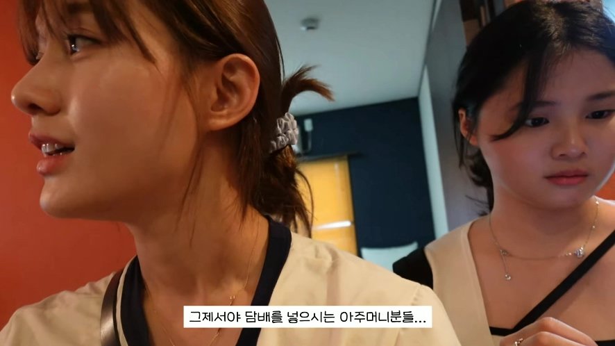 남21.jpg 일본 여행 첫날부터 숙소 컴플레인 넣은 배우 남보라 가족.jpg