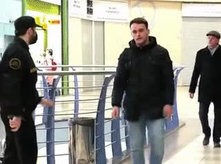 s07J2o24emd0s21gl7h.gif