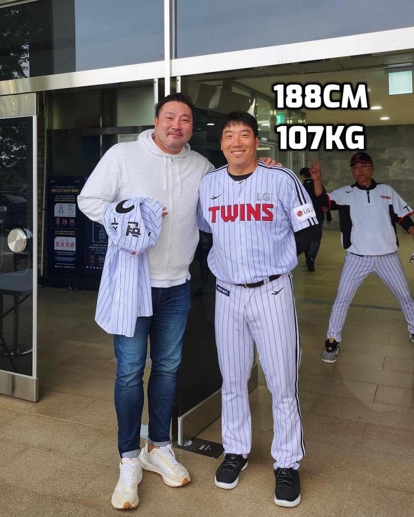1735314130 (1).jpg 198cm / 142kg 남자의 서러운 경험...JPG