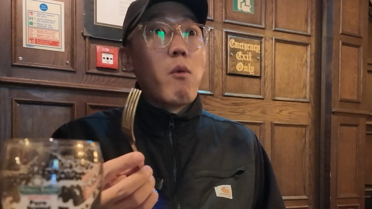 영국 육식 탐방기 _ 억지 괴식 말고 _진짜 영국의 맛_ 28-52 screenshot.png 영국 본토의 \'진짜\' 정통 피쉬앤칩스 . jpg