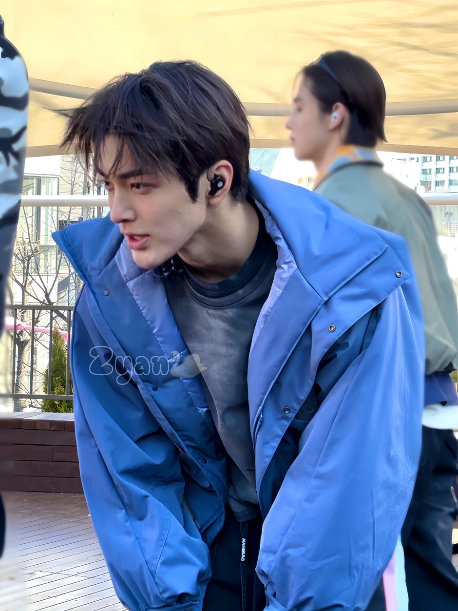 너무 잘생겼지만 덕질 하기 미안해지는 2009년생 남돌들