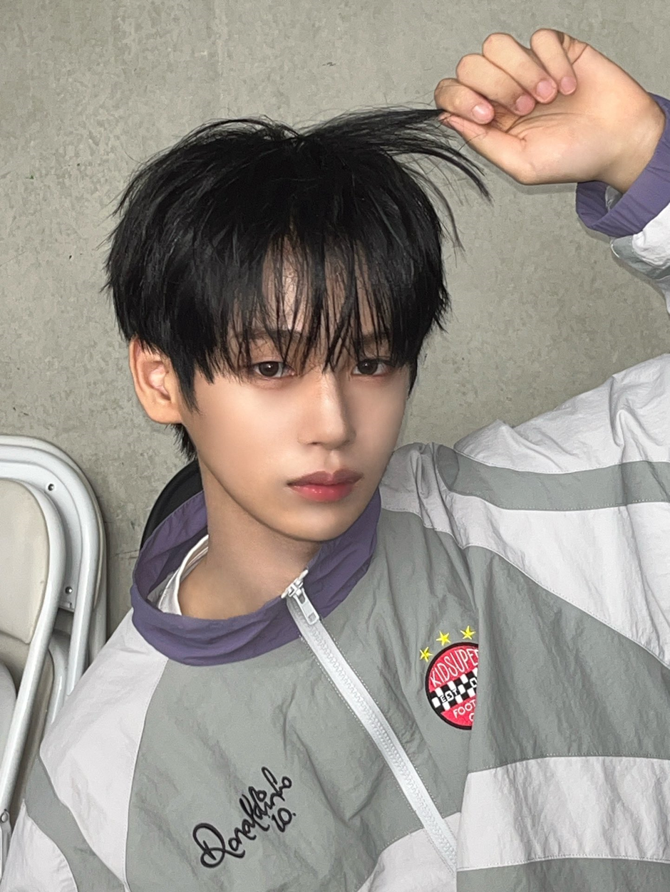 너무 잘생겼지만 덕질 하기 미안해지는 2009년생 남돌들 6번째 사진