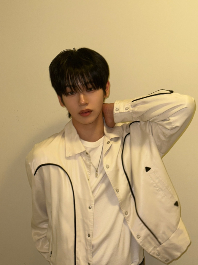 너무 잘생겼지만 덕질 하기 미안해지는 2009년생 남돌들 4번째 사진