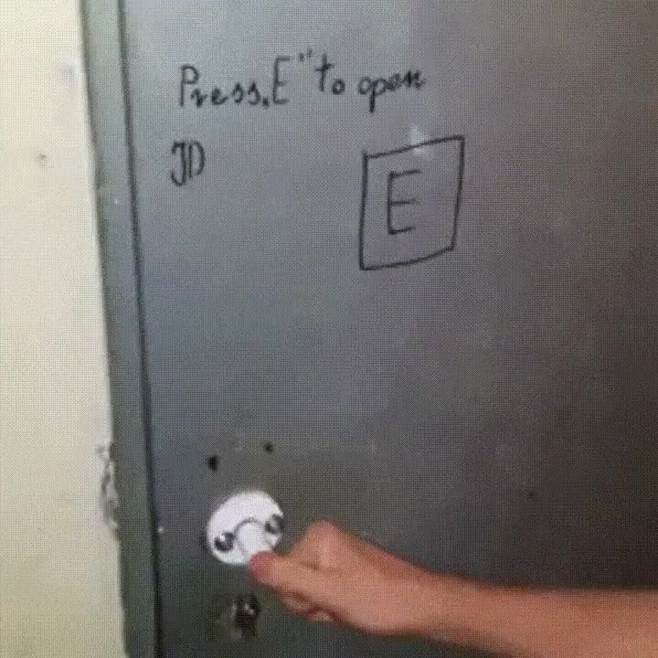 E키를_눌러_문을_열으시오.gif
