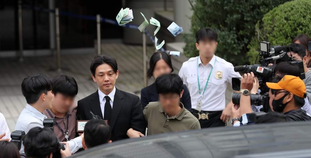 1c823bcfefcf73db4c4fa3a2bd721856 (1).jpg 유아인 구속사진으로 포스터 만들어봤다.