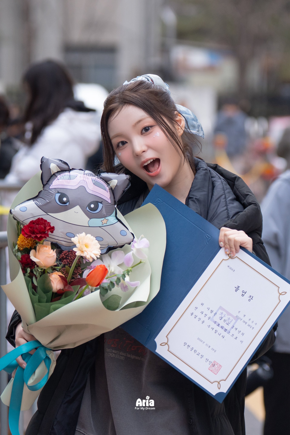 인생에서 가장 큰 선물을 받은 최근 중학교 졸업한 중졸 걸그룹 멤버 (3)