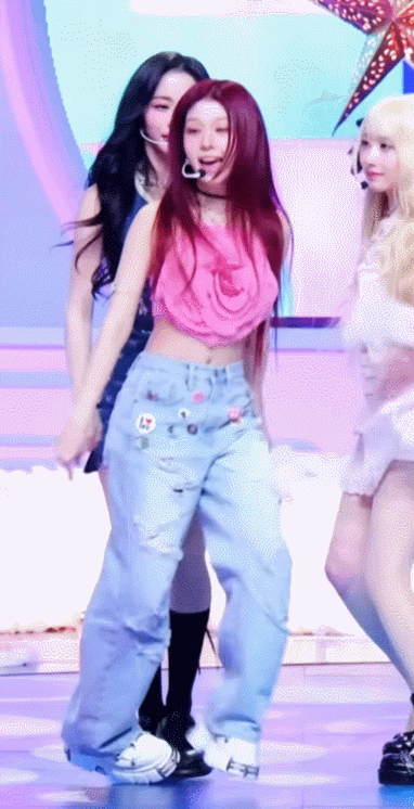 인생에서 가장 큰 선물을 받은 최근 중학교 졸업한 중졸 걸그룹 멤버 (5)