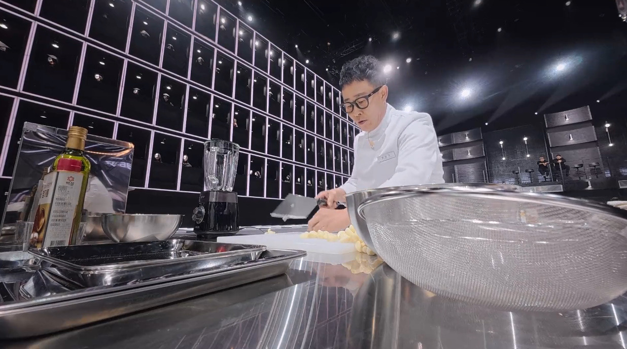 10년이 지나도 허세가 없어지지 않아 팬들이 안심한 사람.jpg (13)