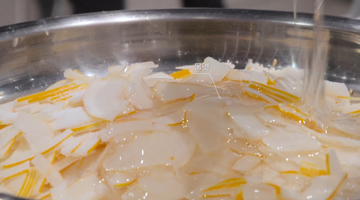 10년이 지나도 허세가 없어지지 않아 팬들이 안심한 사람.jpg (4)