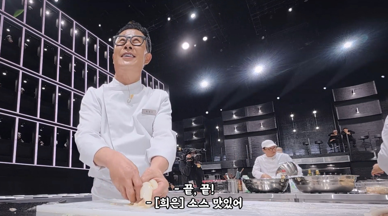 10년이 지나도 허세가 없어지지 않아 팬들이 안심한 사람.jpg (22)