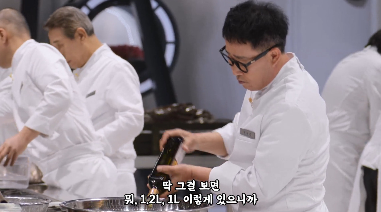 10년이 지나도 허세가 없어지지 않아 팬들이 안심한 사람.jpg (10)