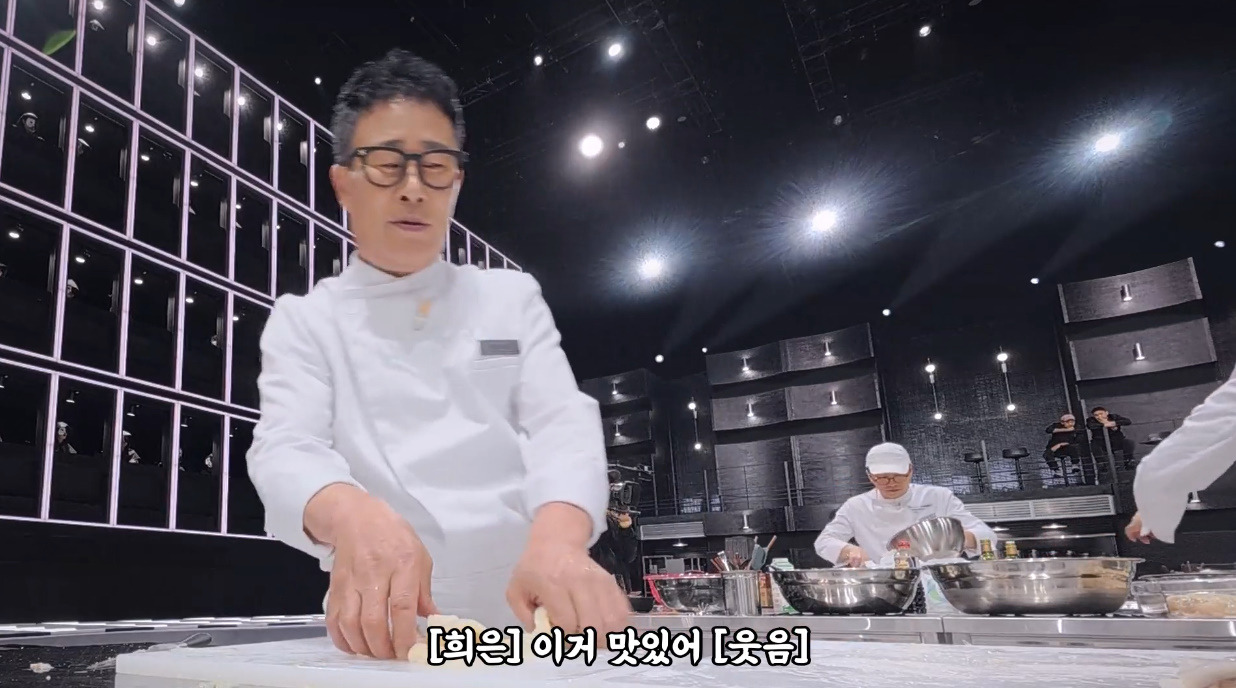 10년이 지나도 허세가 없어지지 않아 팬들이 안심한 사람.jpg (21)