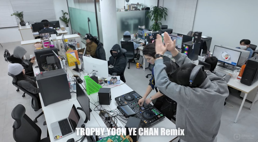 직장인 팬들한테 반응 좋은 최근 한 남돌이 올리고 있다는 컨텐츠 (5)