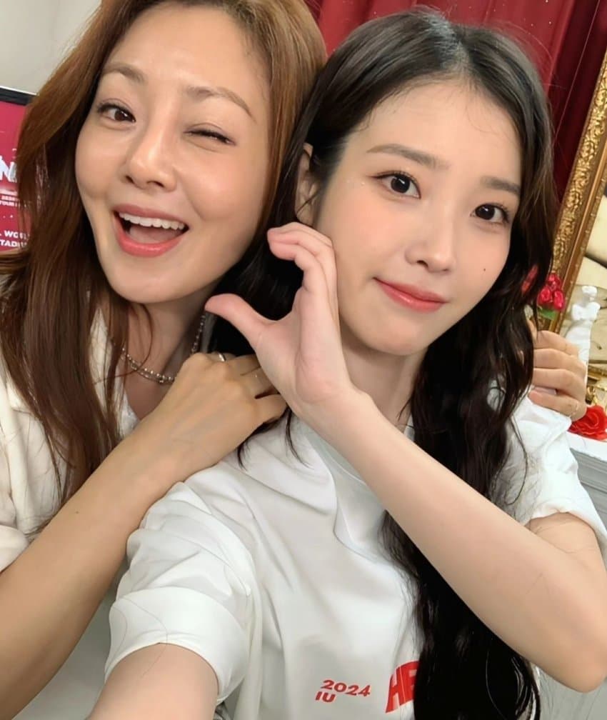 1727060266 (1).jpg 스압) 엊그제 아이유 콘서트 갔던 연예인들.jpg