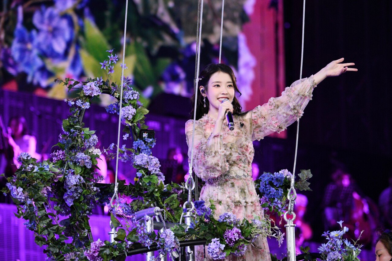 D38CFE53-1820-4BC1-9417-2E1F8DF041FB.jpg 스압) 엊그제 아이유 콘서트 갔던 연예인들.jpg