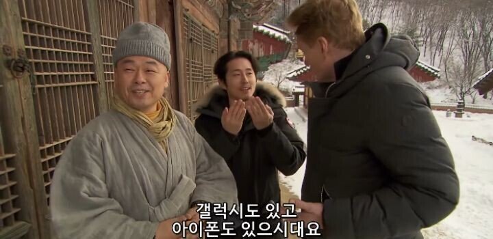 스님을 보고 당황한 외국 연예인 ㄷㄷ...jpg