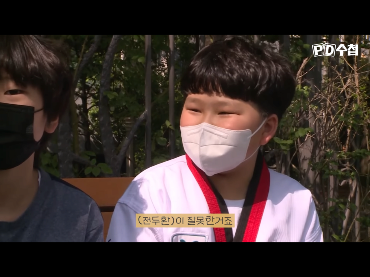 전우원을 위로해 주는 초등학생들
