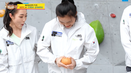 손으로 사과 쪼개기 이은 배쪼개기 성공한 03년생 여자 운동선수 JPG | 인스티즈