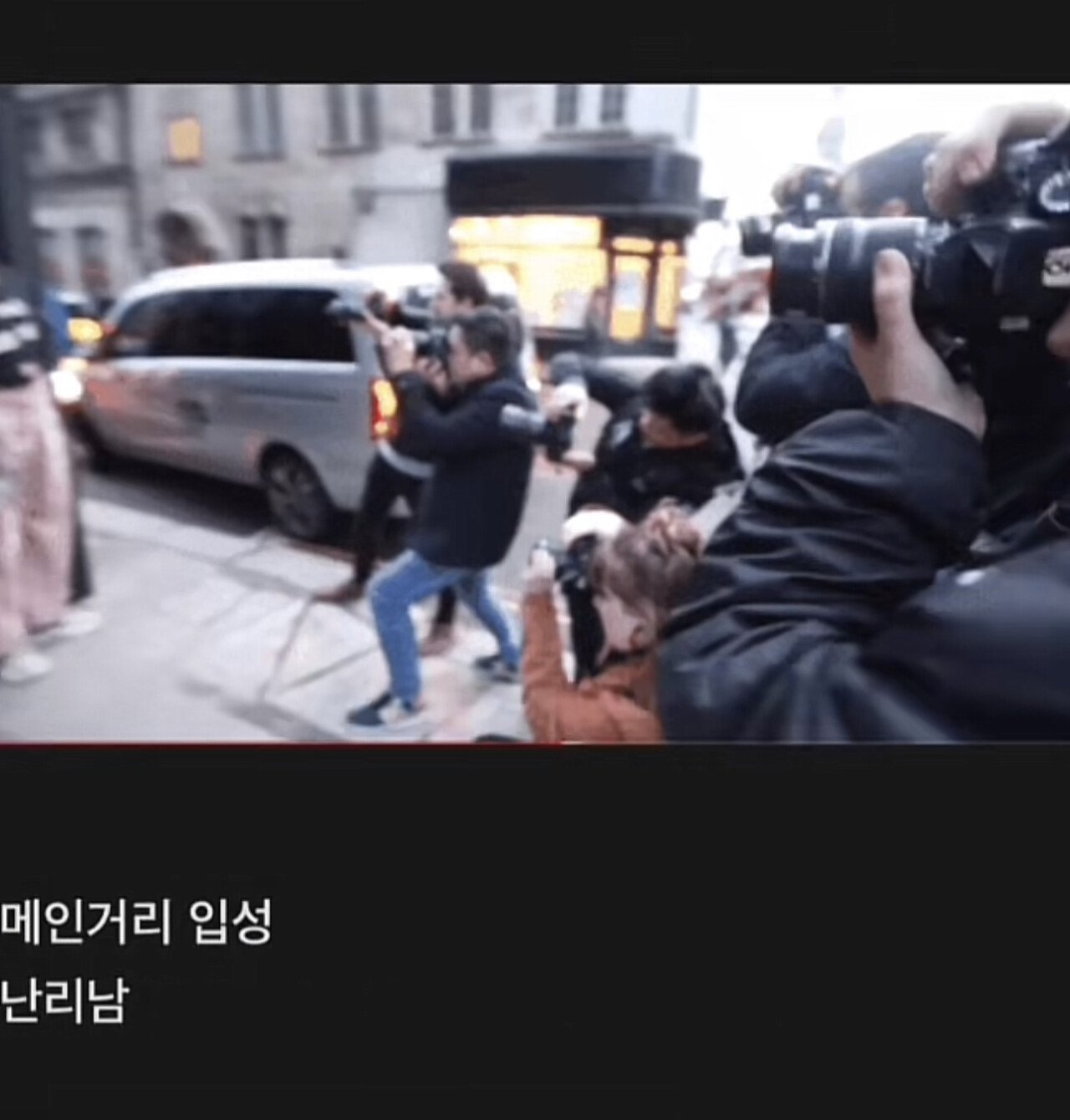 EE4E6256-A7C6-4244-8C44-CCACF57B82FC.jpeg 옷 거지같이 입히고 패션위크 보내기 옷 거지같이 입히고 패션위크 보내기...jpg