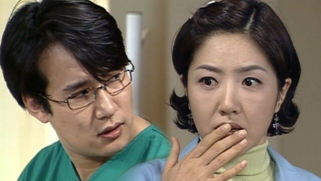 VD65200562_w640.jpg 산 을 배경으로한 지리산의 원조격 드라마에서 일어났던 추락 사고.jpg