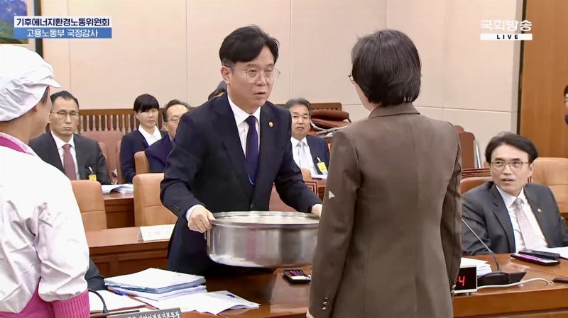 국정감사에 등장한 급식실 밥솥.twt 2번째 사진