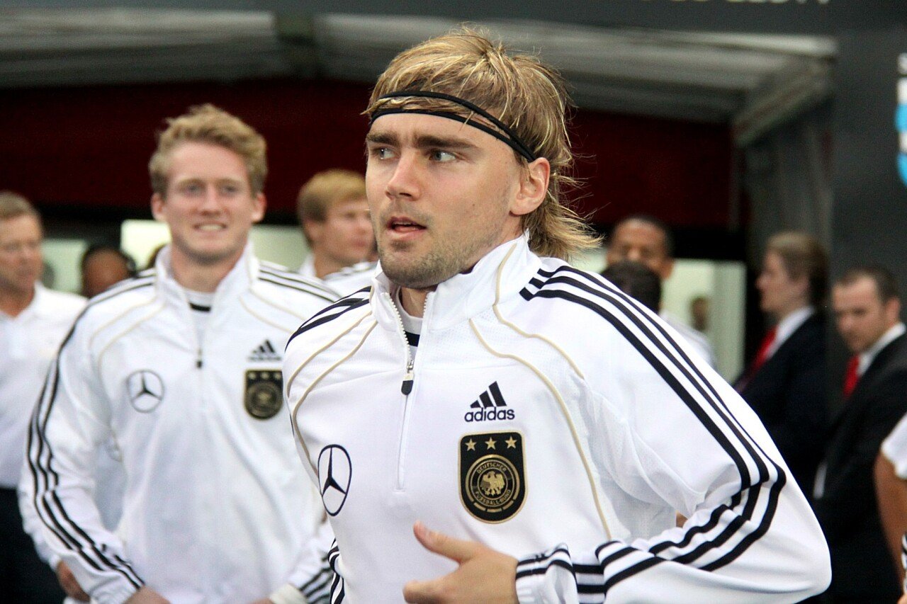 Marcel_Schmelzer,_Germany_national_football_team_(01).jpg