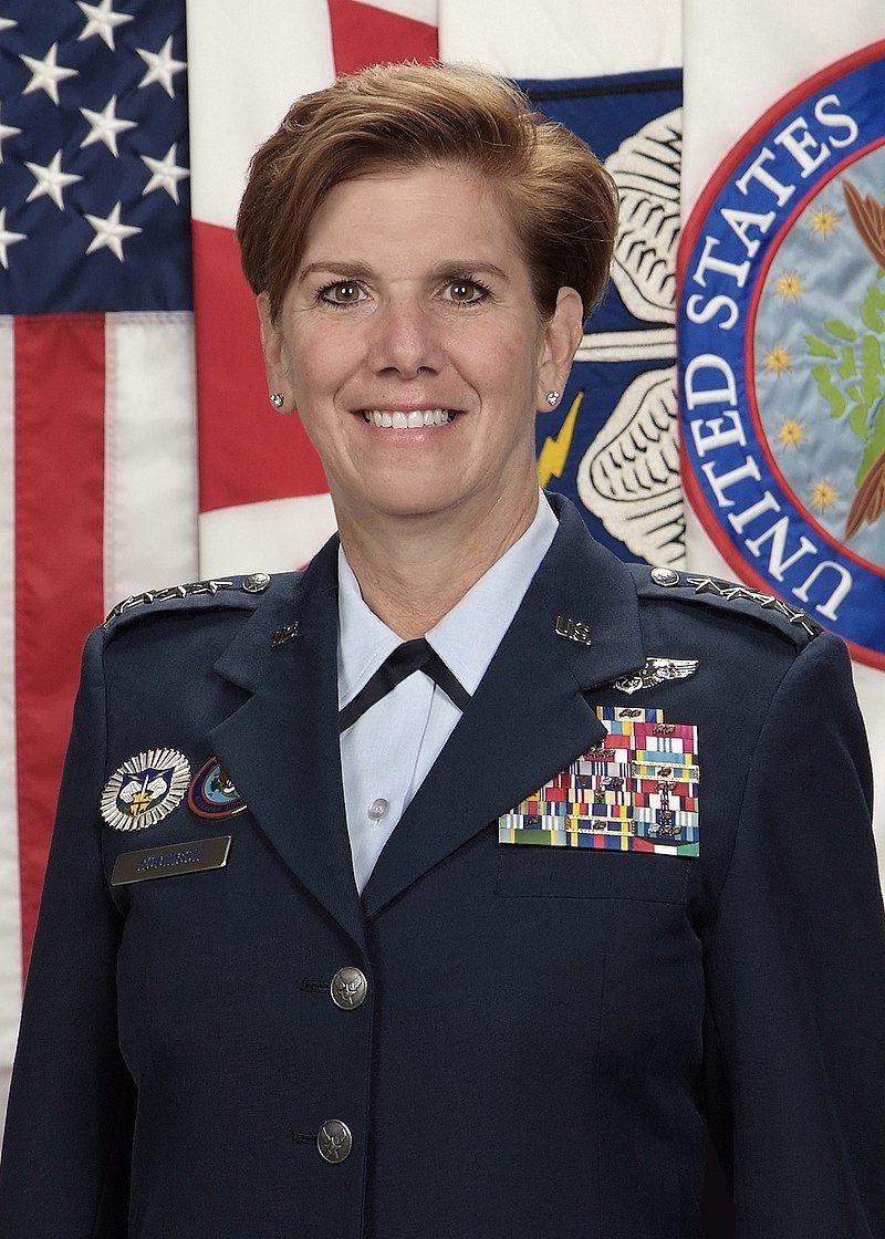 Gen_Lori_J._Robinson_(2).jpg 미군 역사상 여군이 대장이 된 사례들