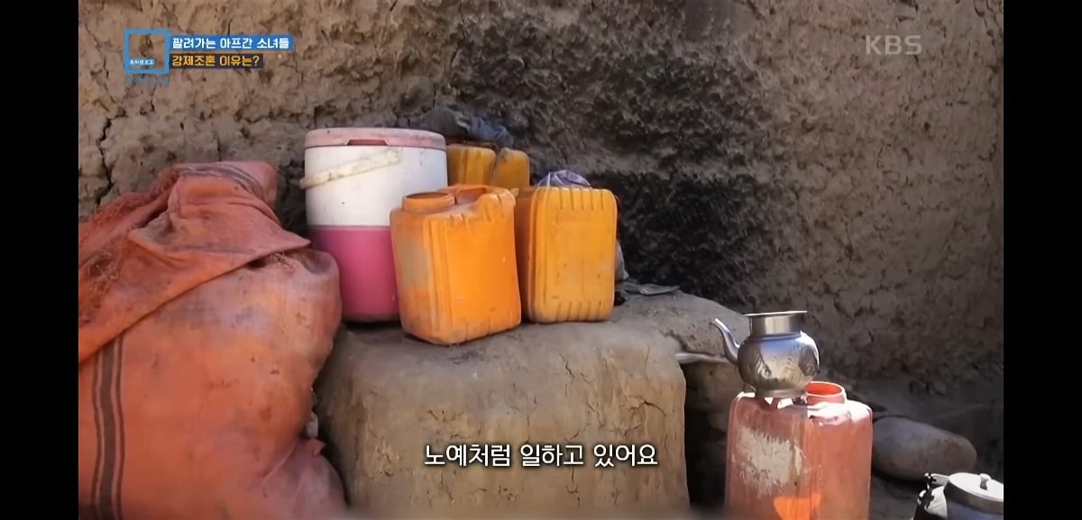IloJvl 탈레반 집권 이후 아동매매와 장기매매가 엄청 늘어버렸다는 아프가니스탄 상황...jpg