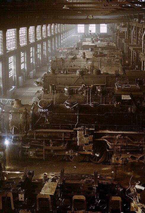 489px-Chicago_and_Northwestern_railroad_locomotive_shop_fsac.1a34676u.jpg