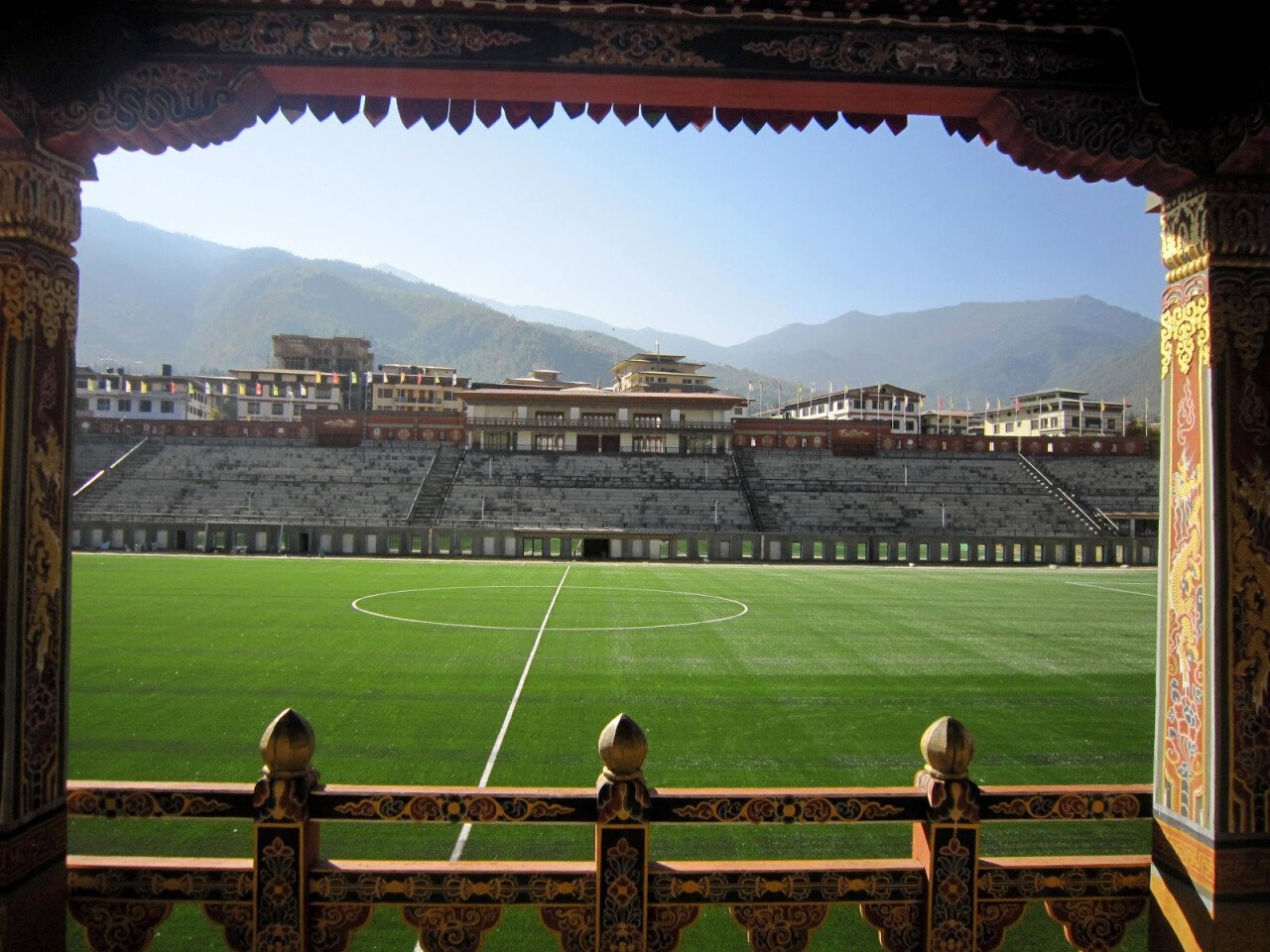 Changlimithang_Stadium_from_mezzanine.jpg 풍경이 아름다운 축구경기장들 모음
