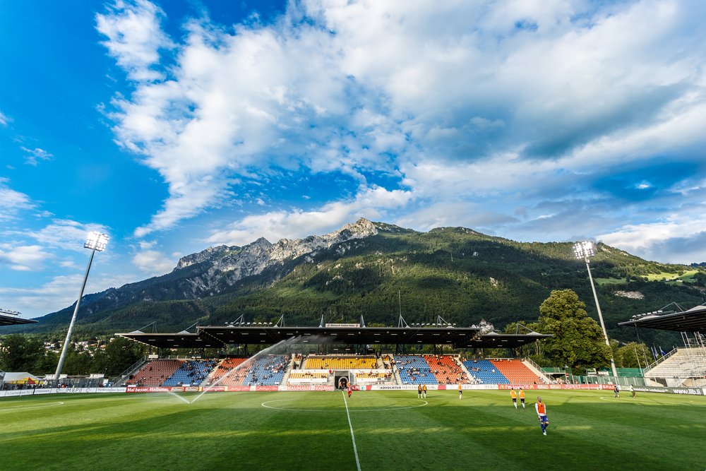 Rheinpark-Stadion-shutterstock_685375417.webp.ren.jpg 풍경이 아름다운 축구경기장들 모음