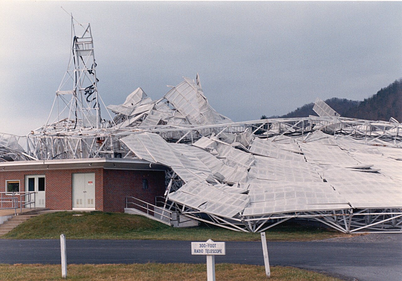 gallery-images-large300ftcollapsesign_large.jpg 90미터 망원경이 무너진 사건
