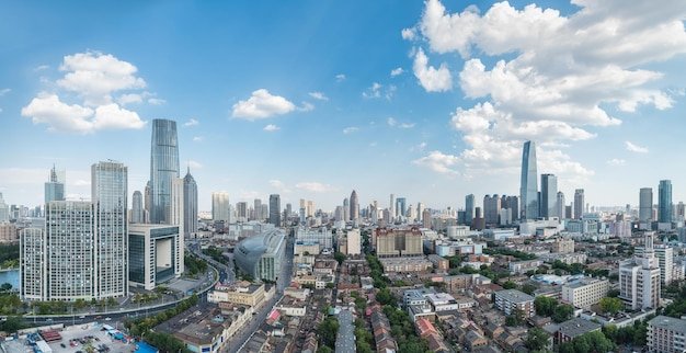 tianjin-skyline-modern-cityscape-against-a-sunny-sky_631068-138.jpg 마천루가 많은 도시 TOP 25