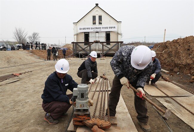 구산성당 이동1.jpg 철거를 앞둔 60년된 성당을 보존한 방법