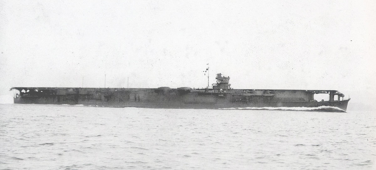 1200px-Japanese_aircraft_carrier_Soryu_1938.jpg 진주만에 기념비가 있는 일본군 조종사.jpg