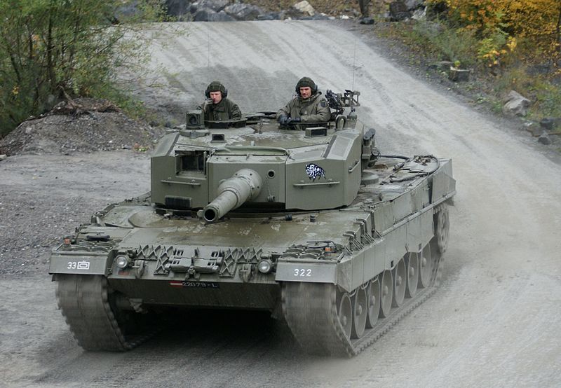800px-Leopard_2A4_Austria_4.JPG