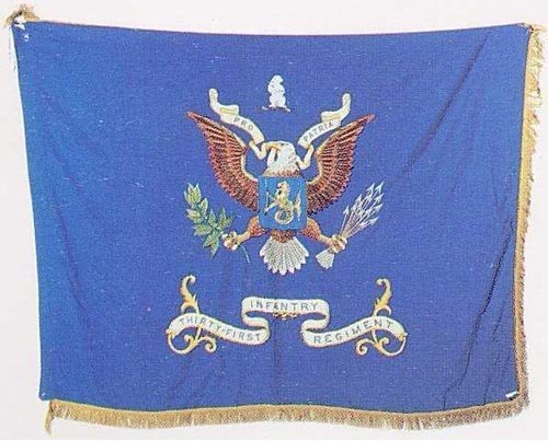 1636805549.jpg 중공군에게 노획 당한 미군 군기.jpg