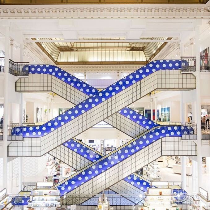 L-instant-mode-Pour-sa-nouvelle-exposition-Le-Bon-Marche-invite-les-createurs-a-voir-le-monde-En-couleurs-!.jpg 세계 최초의 백화점