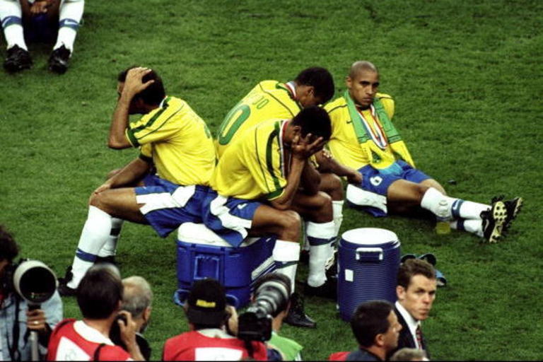 1293593-jul-1998-edmundo-rivaldo-cafu-and-roberto-carlos-of_crop_exact.jpg