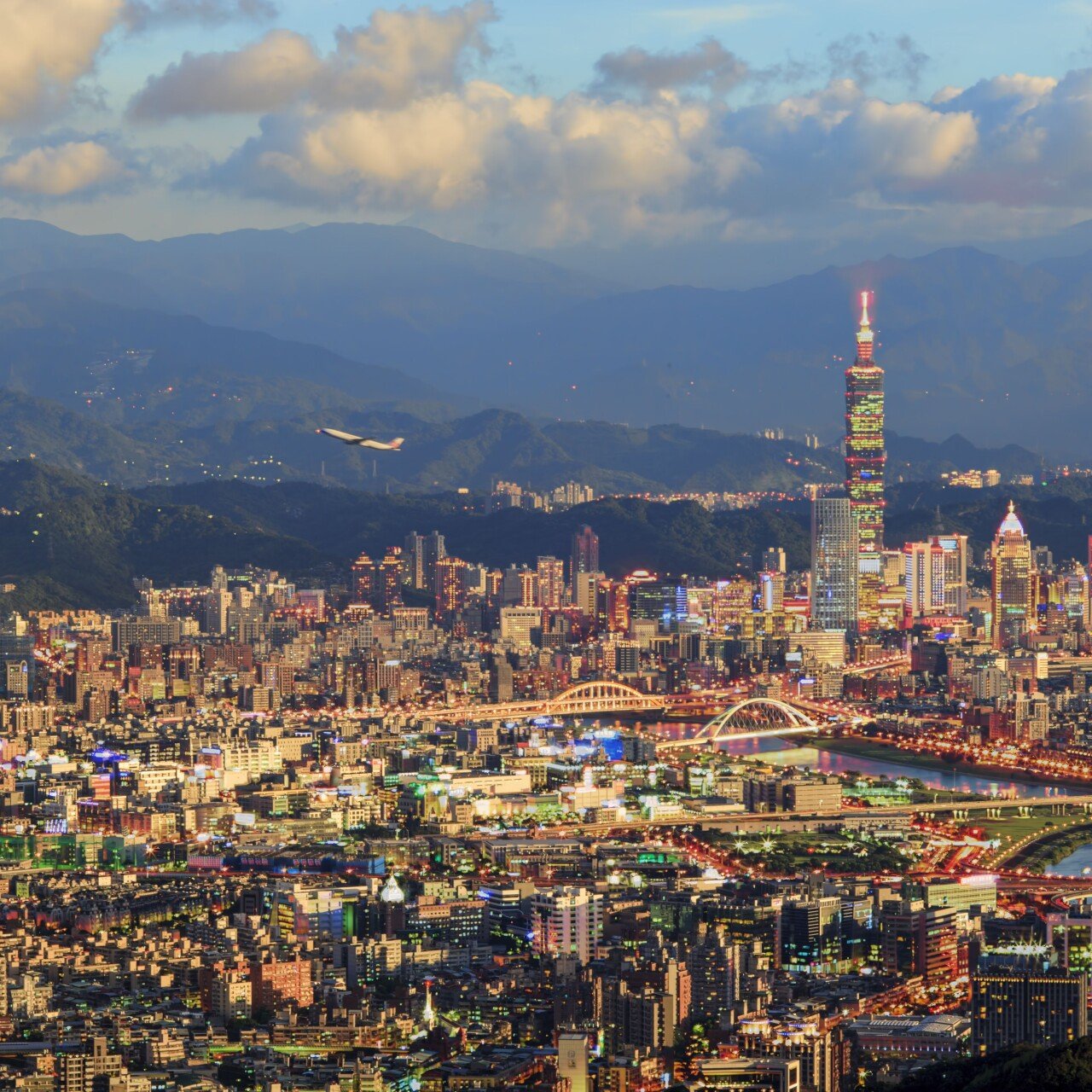 taipei-city-view--taiwan-536036847-c66e7b1e3dd7483dabdc2413825cb057.jpg 대만의 수도 타이페이