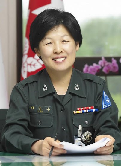 2477_1565_383.jpg 우리나라 국군에서 여군이 장군으로 진급한 사례들