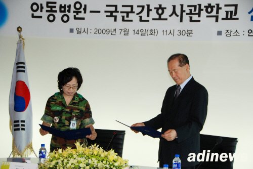 img_10002_0.jpg 우리나라 국군에서 여군이 장군으로 진급한 사례들