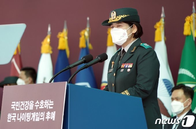 다운로드.jpeg 우리나라 국군에서 여군이 장군으로 진급한 사례들
