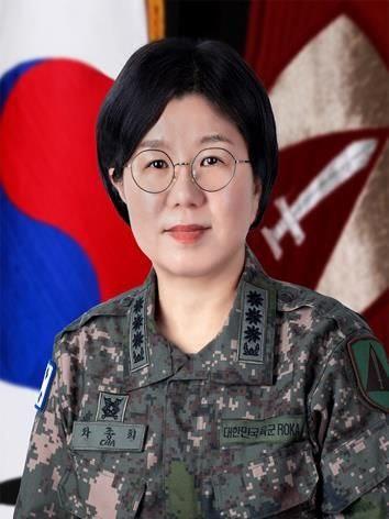 AKR20231107158200504_02_i_P4.jpg 우리나라 국군에서 여군이 장군으로 진급한 사례들
