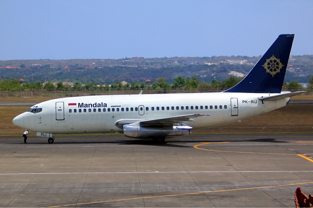 Mandala_Airlines_Boeing_737-200_Mutzair.jpg