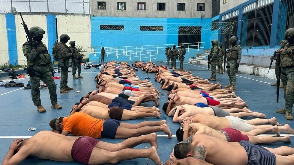 image.png 에콰도르 군이 7개 교도소 통제권 탈환, 인질 200명 석방 및 갱단 1300명 체포