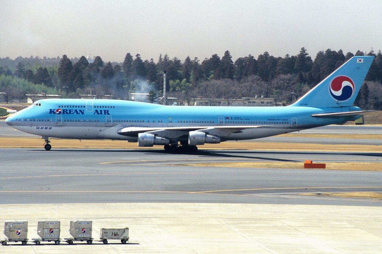 2560px-KOREAN_AIR_Boeing_747-3B5_(HL7468_22487_605)_(5687222614).jpg 대한항공 전설의 3연타