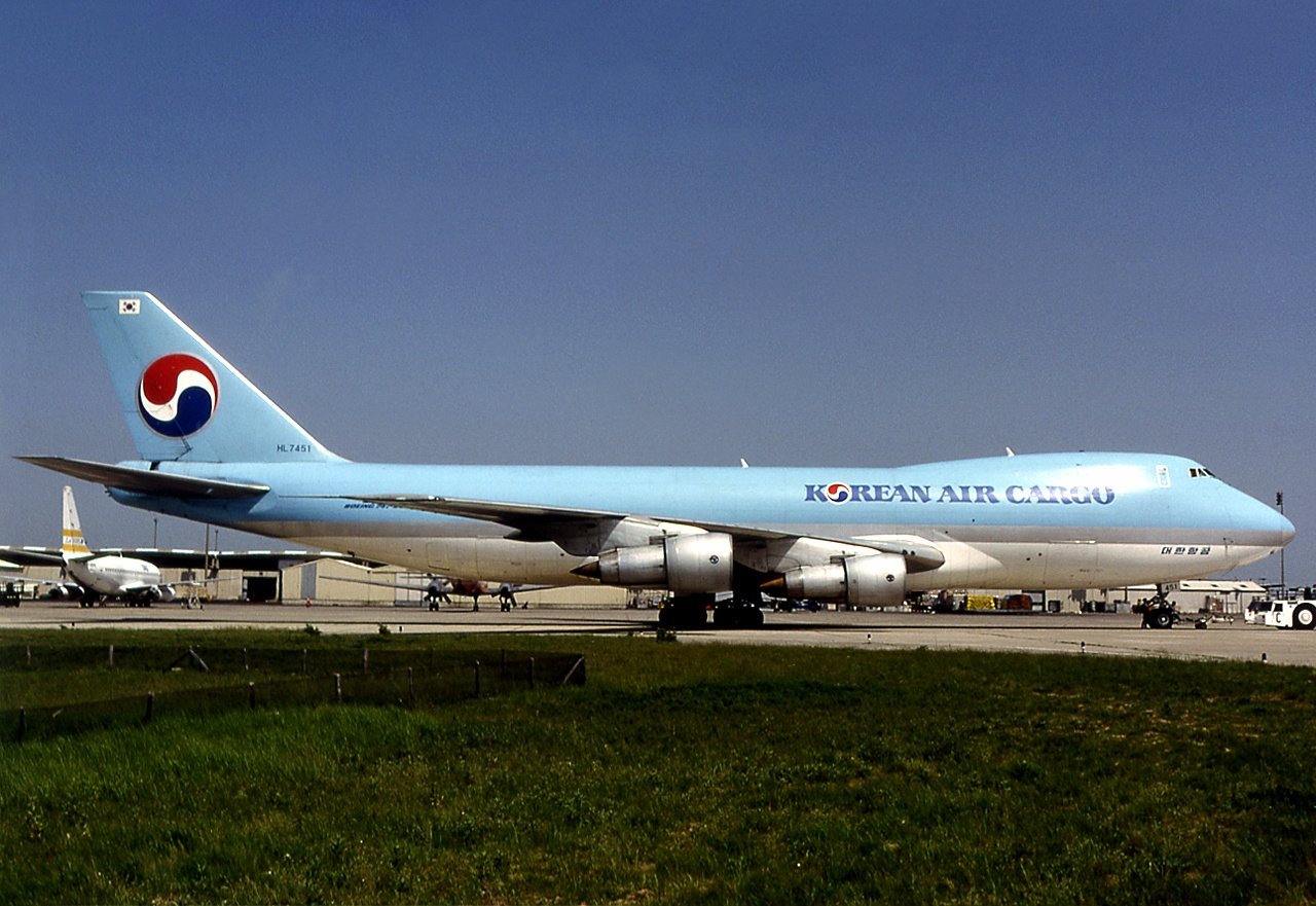 Boeing_747-2B5F-SCD,_Korean_Air_Cargo_AN1625192.jpg 대한항공 전설의 3연타